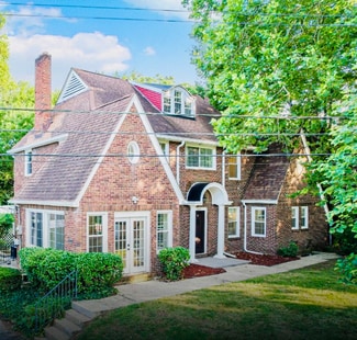 2421 Airport Dr, Columbus, OH 43219