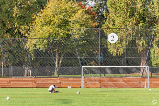 North SeaTac Park near Boulevard Park has a number of athletic amenities to access.