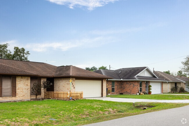 A row of ranch style homes found on Nederland.