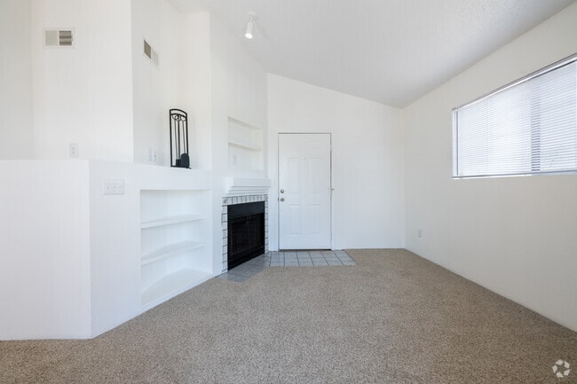 1BR, 1BA - 570SF - Living Room
