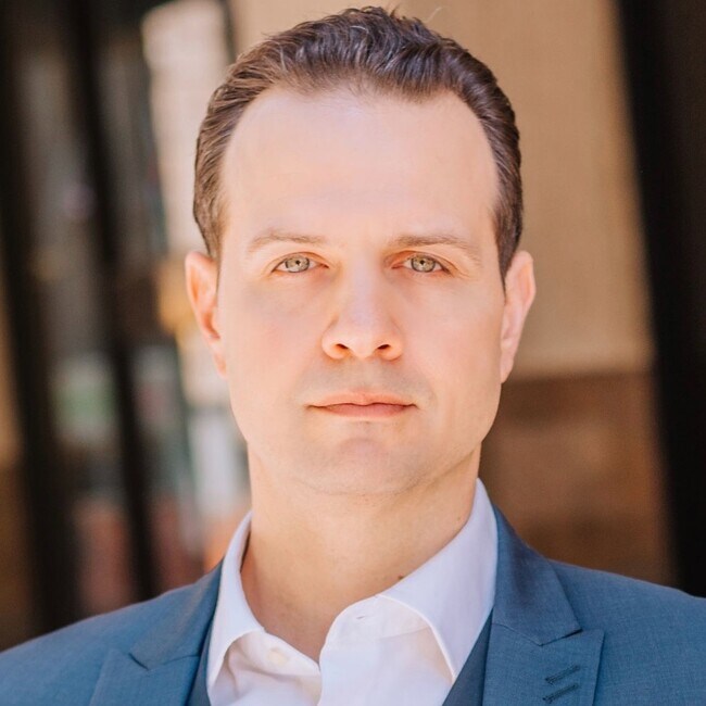 Agent Photo