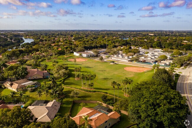 Overview of Heron Park in Country Isles.