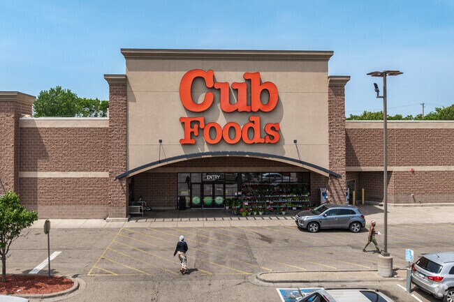Cub Foods is the largest grocery store in the Roosevelt-Phalen Center neighborhood.