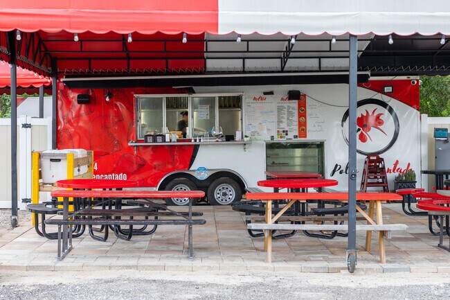 If you like street food you will love the food trucks around the neighborhood in Sunshine.