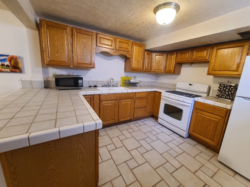 6781 S 2300 E unit Rooms for Rent, Salt Lake City, UT 84121 - photo 1