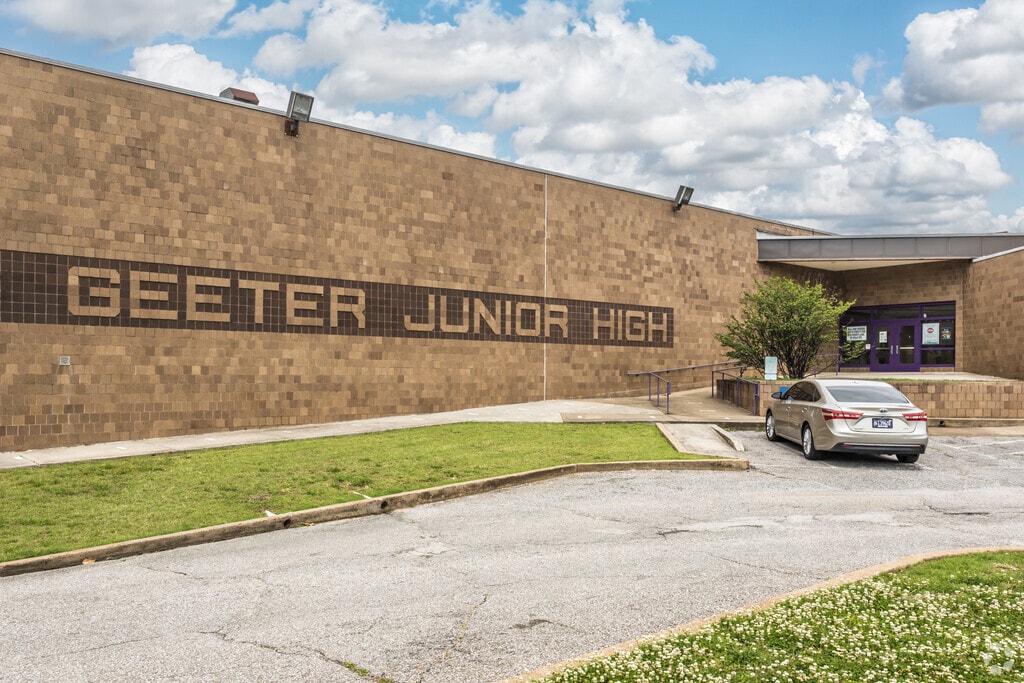 Geeter School serves students in Memphis, TN.