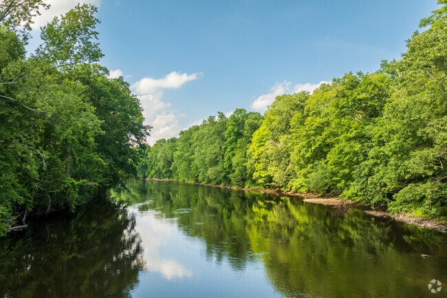 The Quinebaug River near Plainfield offers a peaceful retreat for fishing, kayaking, and enjoying nature’s beauty.