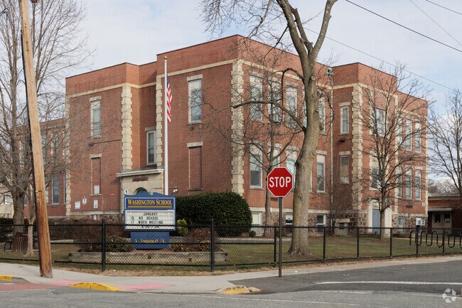 259 students attend Washington Elementary School in Bergenfield, NJ.