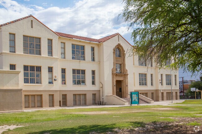 Roskruge School Front Close up