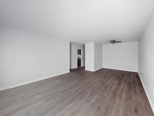 600 Mckinley Ave unit 103, Mundelein, IL 60060 - photo 6