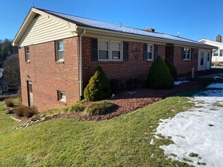 410 Colonial Ave, Independence, VA 24348