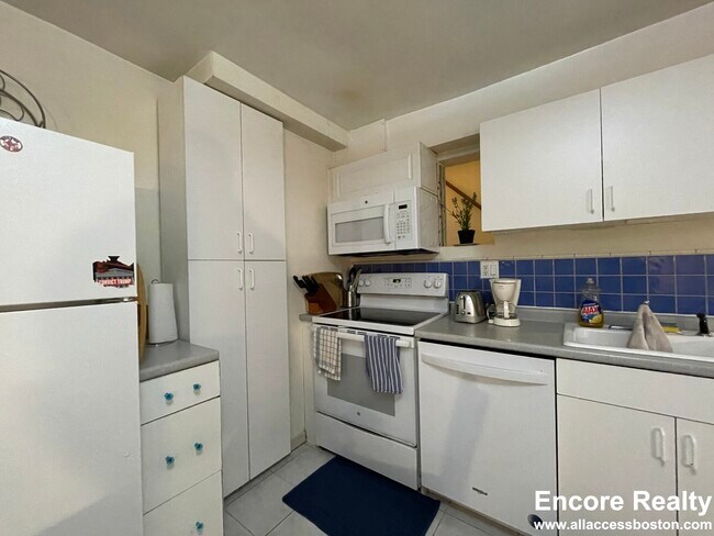 56 Hobson St unit I, Boston, MA 02135 - photo 2