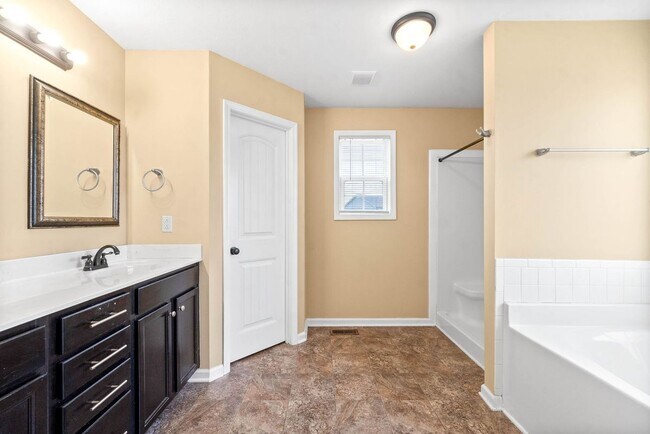 2204 Allen-Griffey Rd, Clarksville, TN 37042 - photo 5