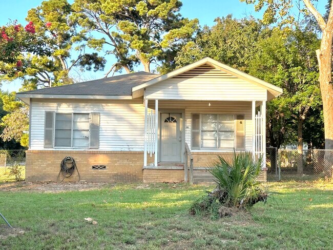 310 2nd St, Palestine, TX 75803 - photo 2