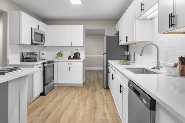 Riverchase Landing Apartments, Hoover, AL 35244 - photo 7