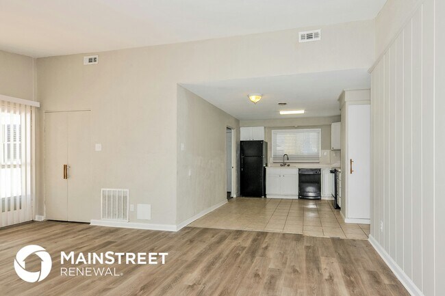 8412 Chalons Ct, Saint Louis, MO 63134 - photo 4