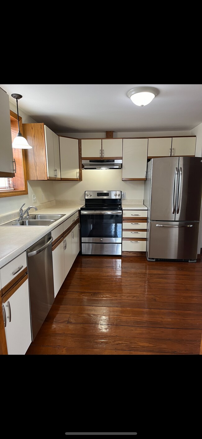 419 Falmouth Rd Unit 2, Falmouth, ME 04105