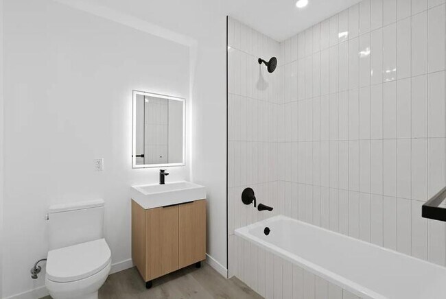 33-52-52 Crescent St unit 202, Queens, NY 11106 - photo 4