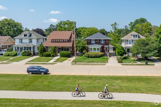 Menominee South homes typically range in style and color.