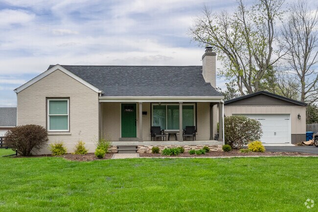 Some homes in Thornhill have detached garages for residents.