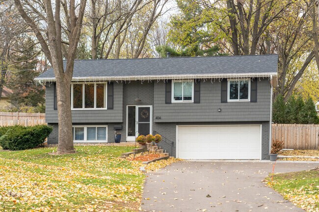 Smaller single family homes in Interlachen Park will often have built in garages.