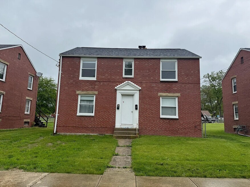 430 Oak St unit 430 Oak St. Upstairs, Marion, OH 43302 - photo 1