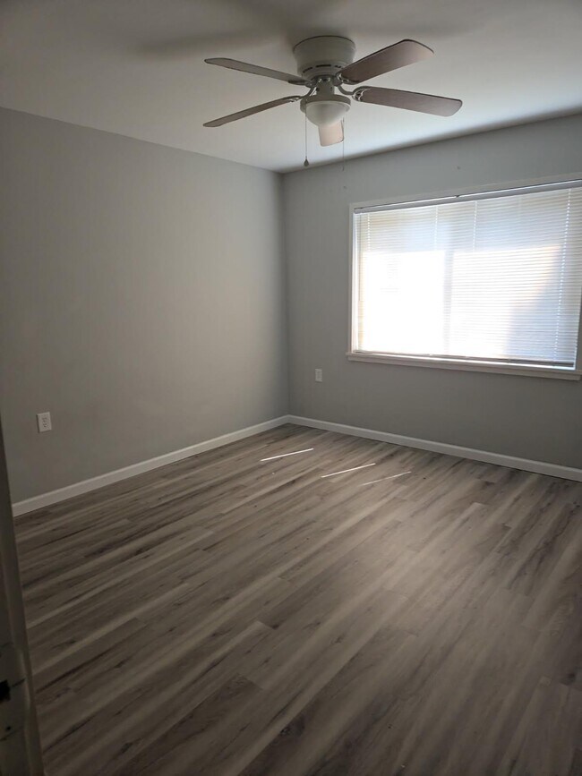 2915 Bayview Blvd unit 2 Second Floor Floor, Portsmouth, VA 23707 - photo 6