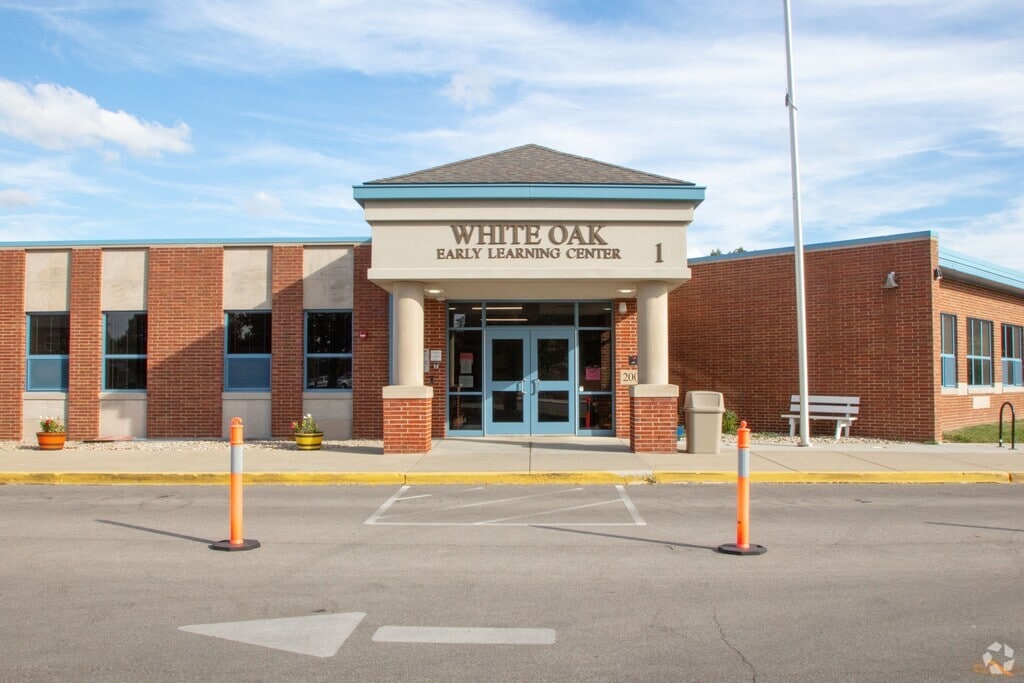 White Oak Elementary School serves students in the Avon IN community.