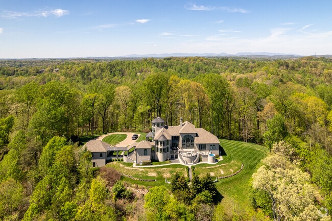 Hilltop Mansion Overlooking the Valley in Hickory Hills