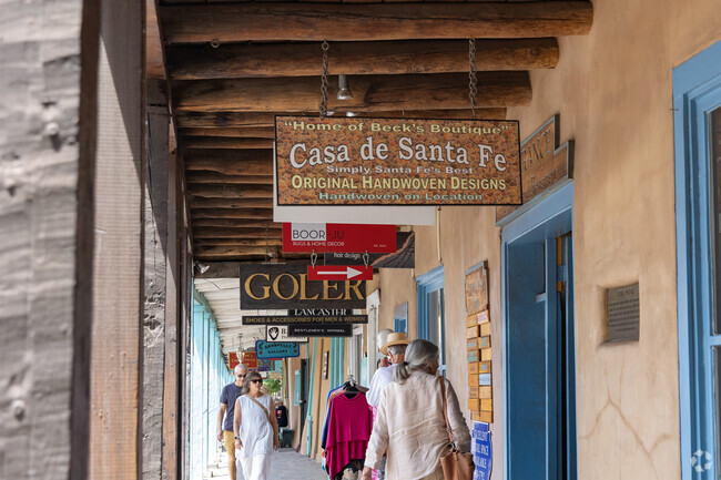 Downtown Santa Fe, near Monte Sereno, has an abundance of shops and restaurants to choose from.