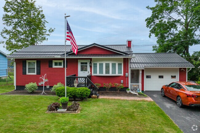 Ranch style homes are popular in Baldwinsville and come in many color tones.