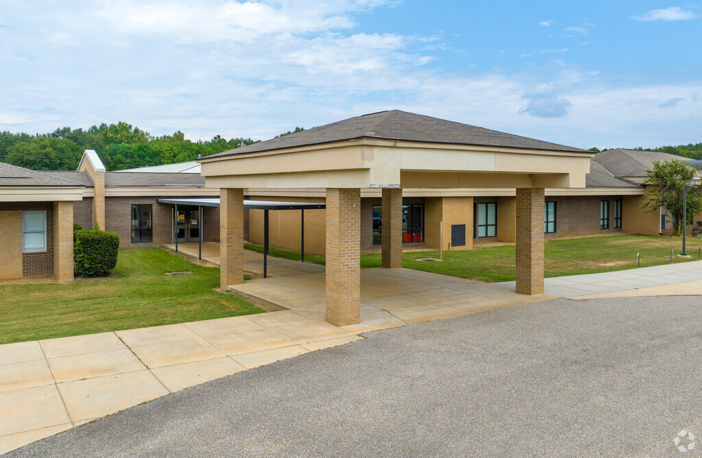 Wetumpka Intermediate School is located at 1000 Micanopy St, Wetumpka, AL 36092.