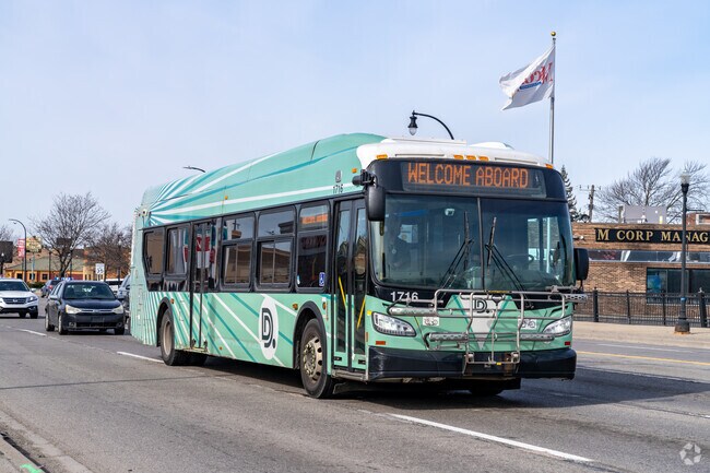 Hop on a DDOT bus to quickly access Downtown Detroit.