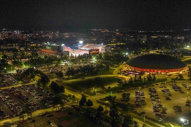 The University of Illinois has great athletic activities located near the Crystal Lake area.