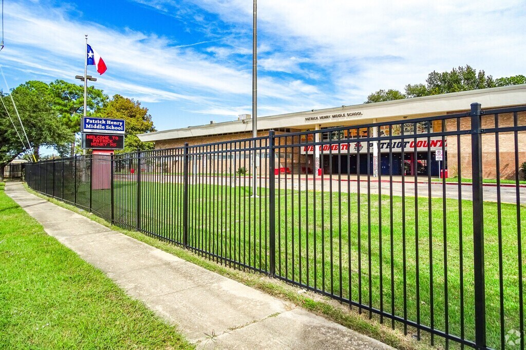 Welcome to Patrick Henry Middle School in the Eastex-Jensen neighborhood.