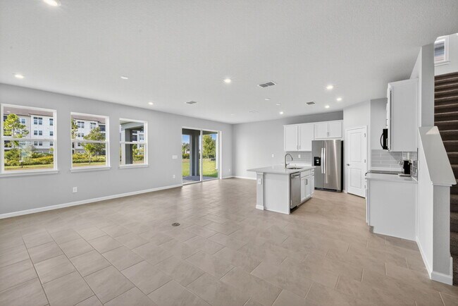 31350 Pendleton Landing Cir, Wesley Chapel, FL 33545 - photo 5