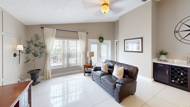 211 Lockbreeze Dr, Davenport, FL 33897 - photo 2