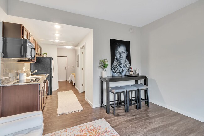 Metro Place Apartments, Lansing, MI 48933 - photo 2