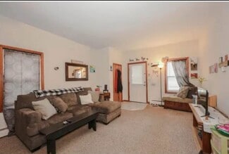 15 Pleasant St, Farmington, NH 03835