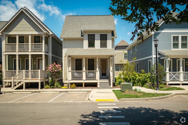 Find different variations on craftsman styles in Westside.