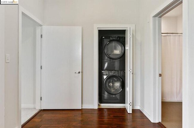 1001 46th St unit Cavernous 2bdrm, Emeryville, CA 94608 - photo 4