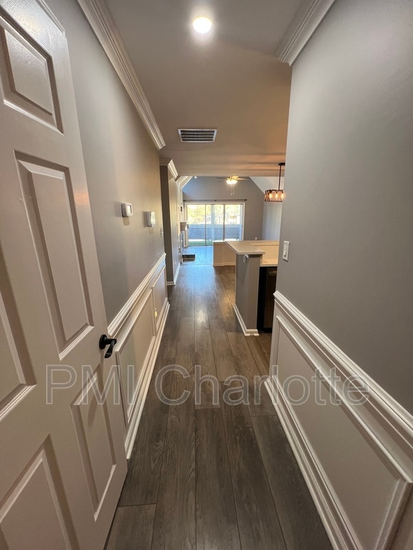 9225 Ravenwing Dr, Charlotte, NC 28262 - photo 5