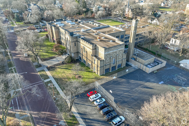 Washington Intermediate in Pekin is a beautiful all stone building.