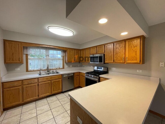 725 Seminary Dr, Dyer, IN 46311 - photo 4