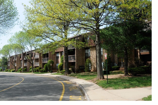 Gill Lane, Iselin, NJ 08830 - photo 5