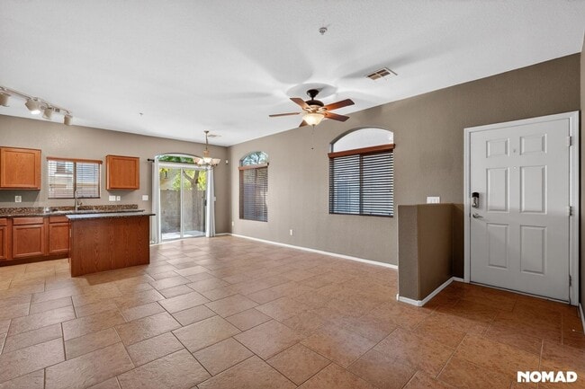 2725 E Mine Creek Rd, Phoenix, AZ 85024 - photo 5