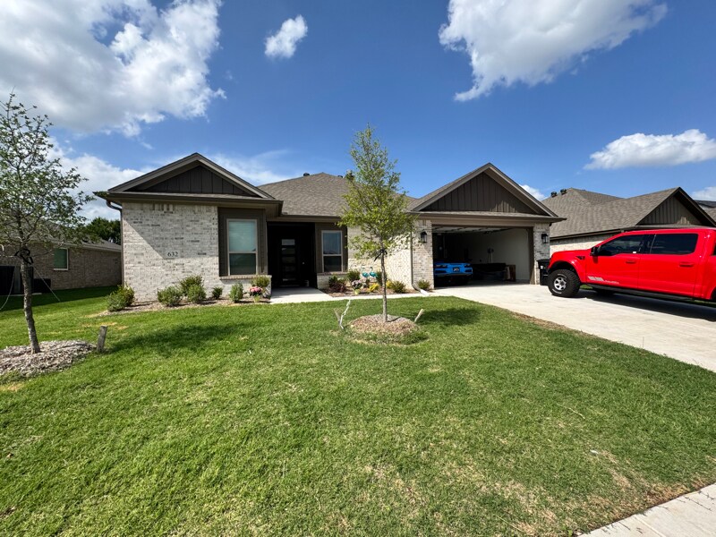 632 Mooney Dr, Saginaw, TX 76179 - photo 1