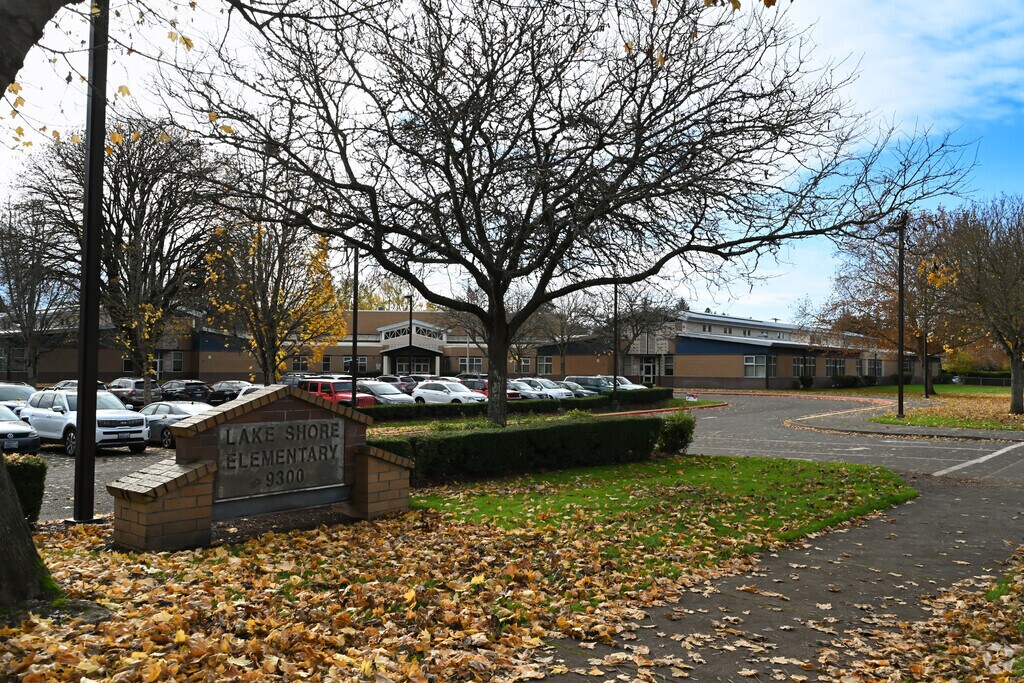 Lake Shore Elementary School provides education in the neighborhood of 
Starcrest.