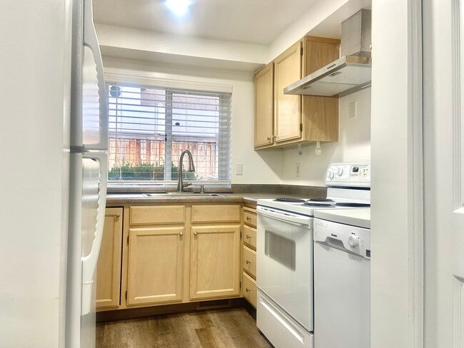 5341 S Trunk Bay Cir, Salt Lake City, UT 84107 - photo 4