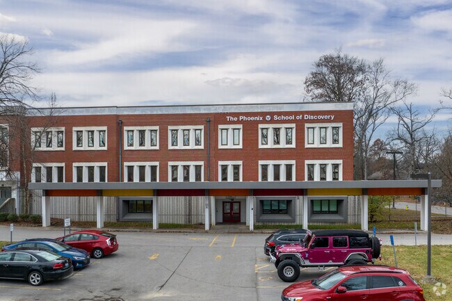 The Phoenix School of Discovery has a 9-1 student to teacher ratio.